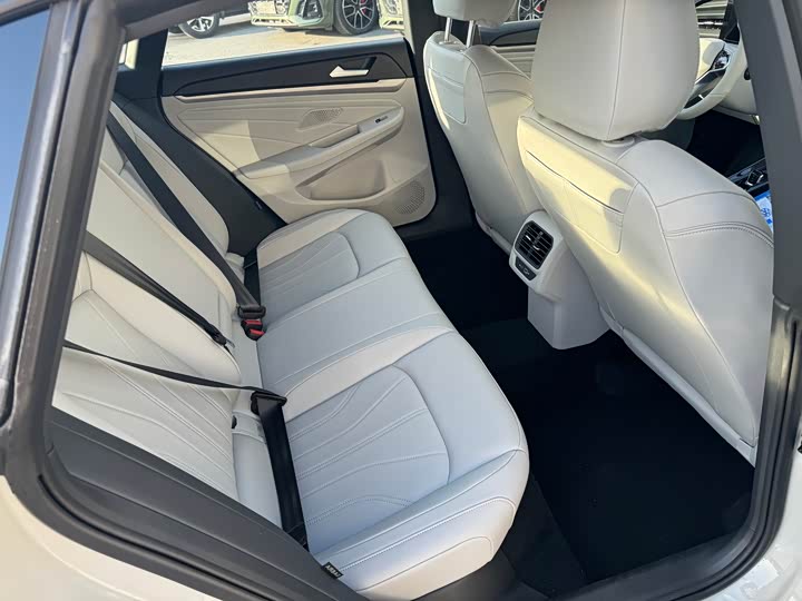 Volkswagen Lamando L 2026 2026款 凌渡L 300TSI 凌风版