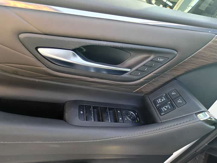 Toyota Alphard 2024 2024款 双擎 2.5L 臻享版