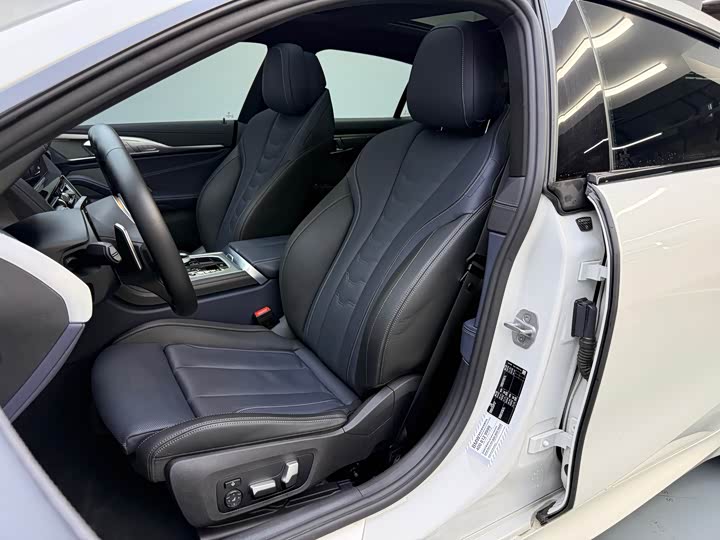 BMW 8 Series 2021 2021款 840i 四门轿跑车 M运动套装