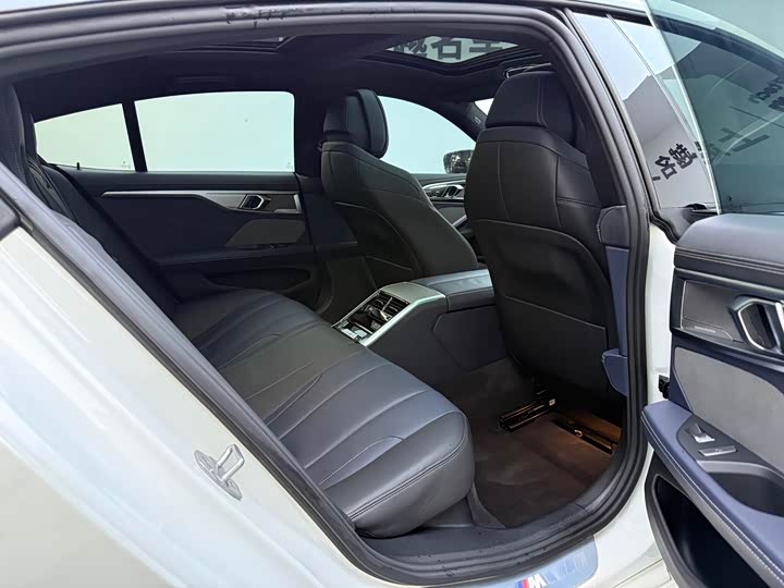 BMW 8 Series 2021 2021款 840i 四门轿跑车 M运动套装