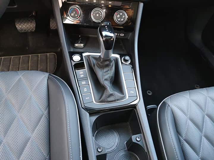 Volkswagen Sagitar L 2025 2025款 300TSI DSG超越版