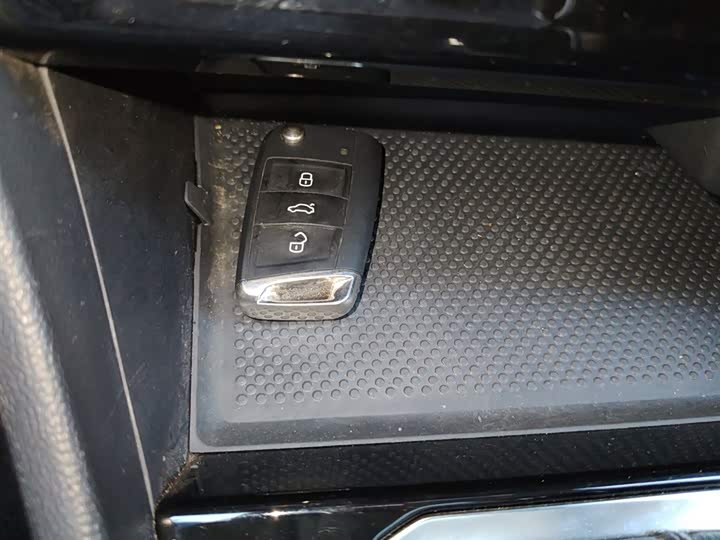 Volkswagen Sagitar L 2025 2025款 300TSI DSG超越版