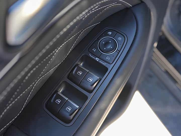 Tank 300 2024 2024款 2.0T 征服者