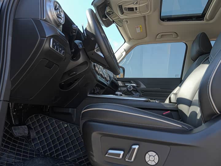 Tank 300 2024 2024款 2.0T 征服者