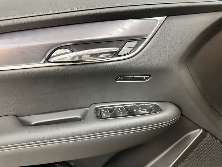 Cadillac XT6 2022 2022款 2.0T 六座四驱风尚型