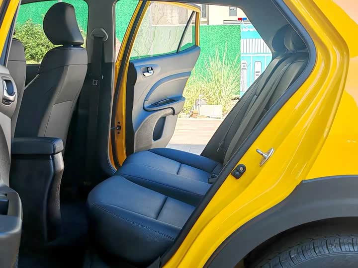 Kia KX1 2021 2021款 1.4L 自动趣享运动款