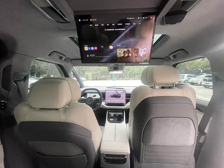 Zeekr 009 2024 2024款 七座过道版 108kWh