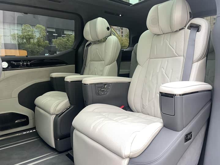 Zeekr 009 2024 2024款 七座过道版 108kWh