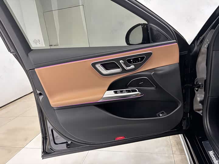 Mercedes-Benz E-Class Hybrid 2024 2024款 E 350 e L 插电式混合动力运动轿车