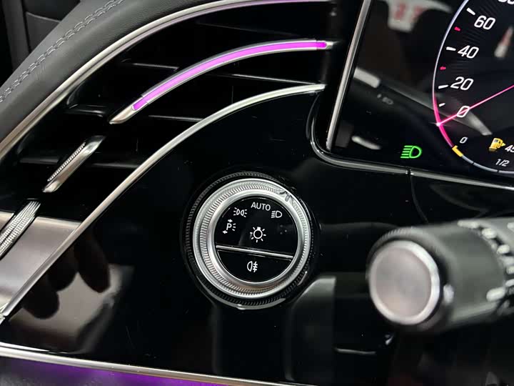 Mercedes-Benz E-Class Hybrid 2024 2024款 E 350 e L 插电式混合动力运动轿车