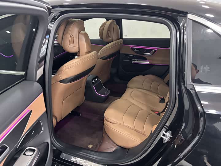 Mercedes-Benz E-Class Hybrid 2024 2024款 E 350 e L 插电式混合动力运动轿车