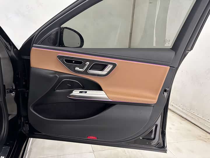 Mercedes-Benz E-Class Hybrid 2024 2024款 E 350 e L 插电式混合动力运动轿车