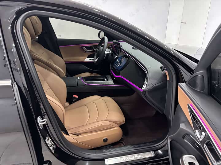 Mercedes-Benz E-Class Hybrid 2024 2024款 E 350 e L 插电式混合动力运动轿车