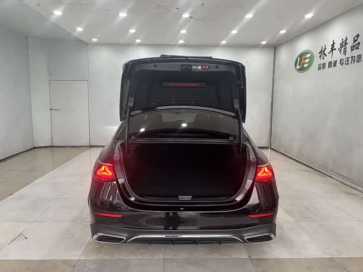 Mercedes-Benz E-Class Hybrid 2024 2024款 E 350 e L 插电式混合动力运动轿车