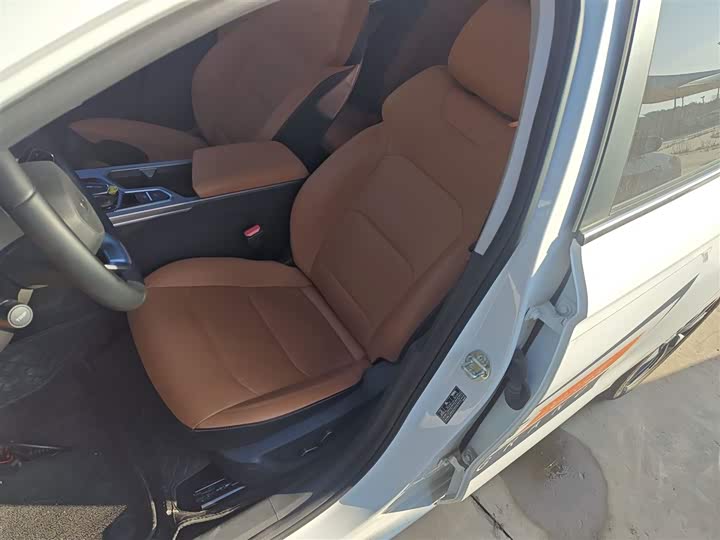 Geely Emgrand 2025 2025款 第4代 1.5L CVT旗舰型