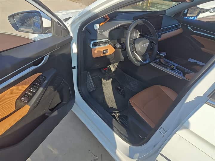 Geely Emgrand 2025 2025款 第4代 1.5L CVT旗舰型