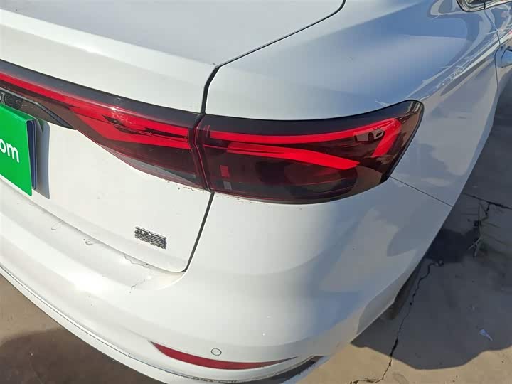 Geely Emgrand 2025 2025款 第4代 1.5L CVT旗舰型