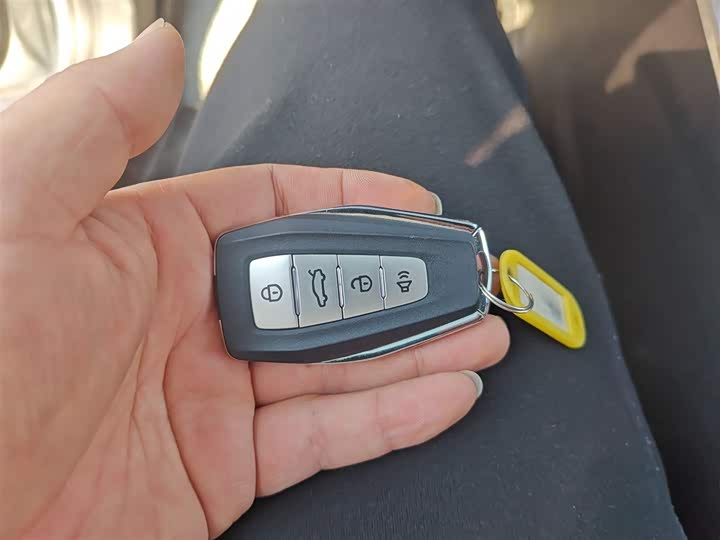 Geely Emgrand 2025 2025款 第4代 1.5L CVT旗舰型