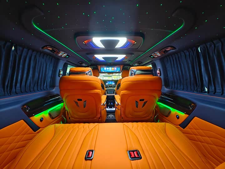 Mercedes-Benz Vito 2024 2024款 2.0T 商务版 7座