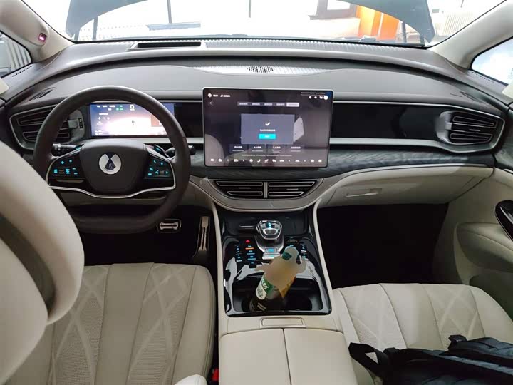 Denza D9 2025 2025款 DM-i 智驾版 1020 四驱尊贵型