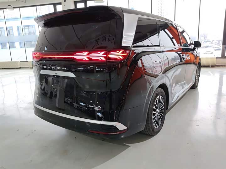 Denza D9 2025 2025款 DM-i 智驾版 1020 四驱尊贵型