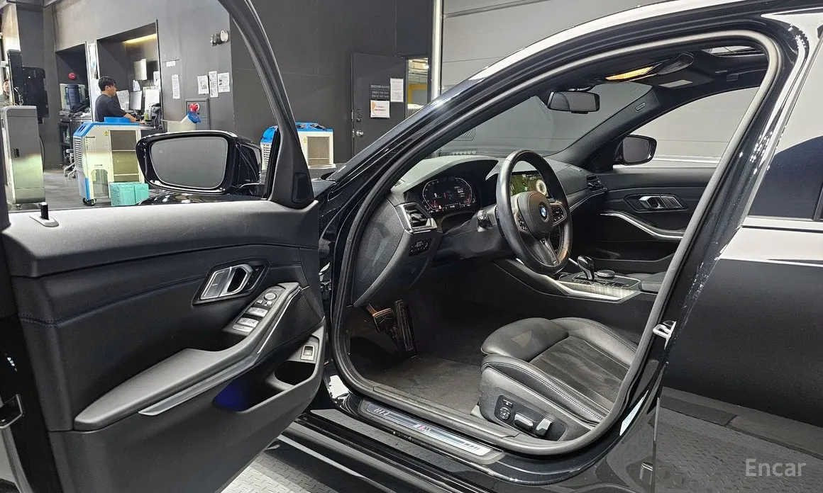 BMW 3 Series 2019 320i M Sport