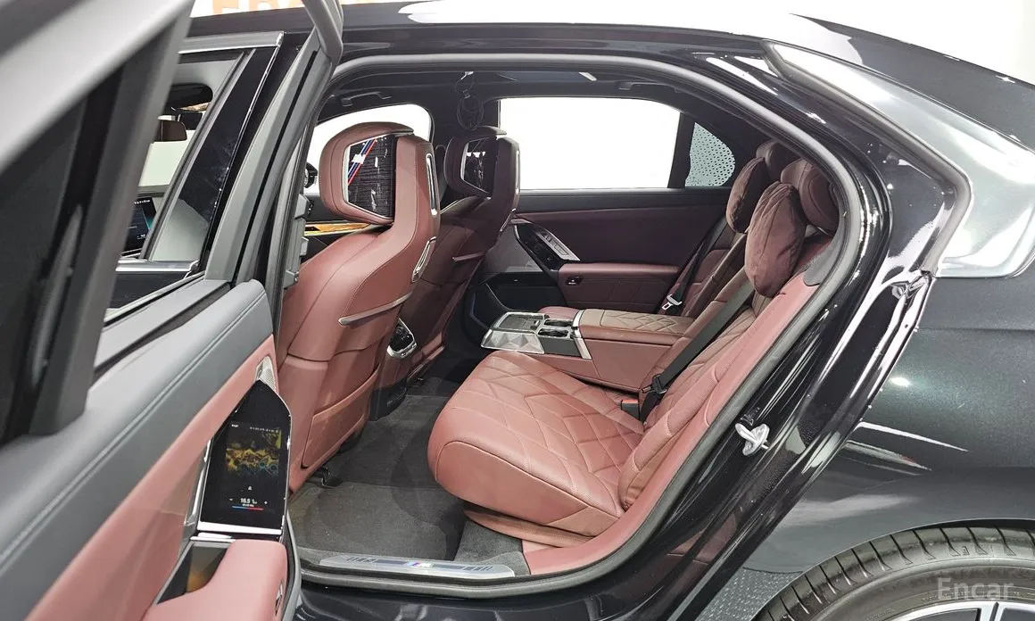 BMW 7 Series 2022 740i xDrive M Sport