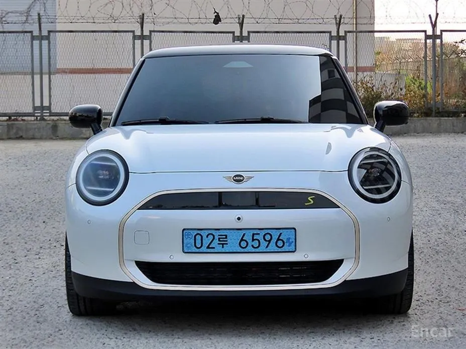 Mini Cooper 2025 SE Favoured