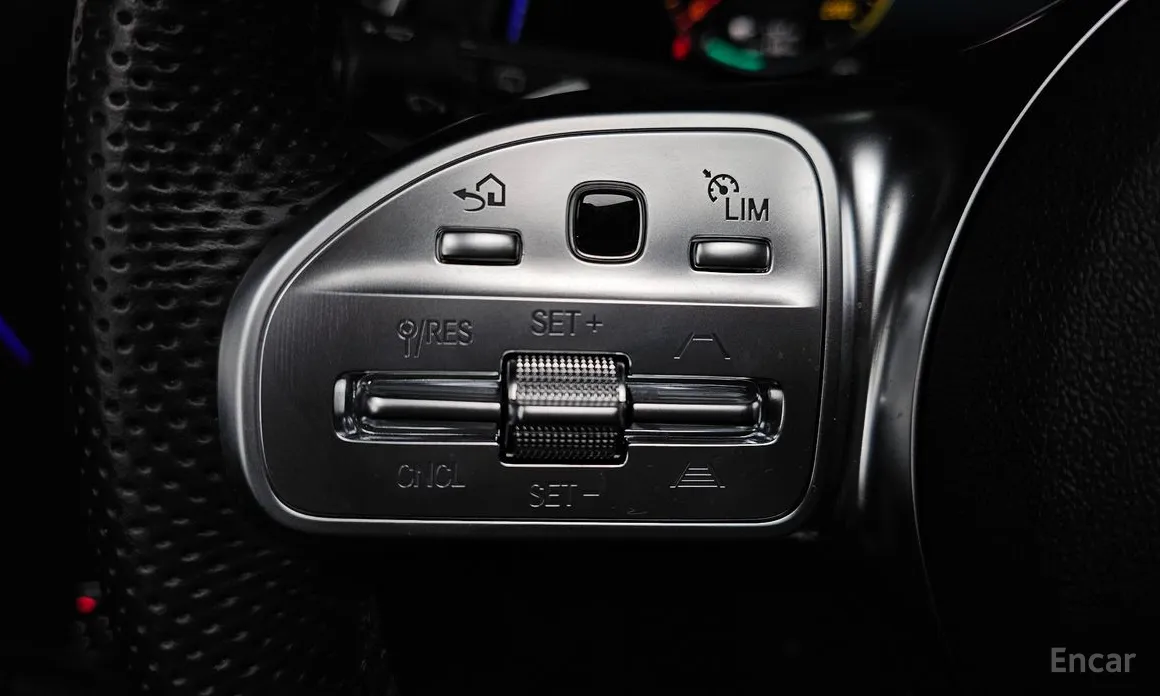 Mercedes-Benz EQB 2022 EQB300 4MATIC AMG Line