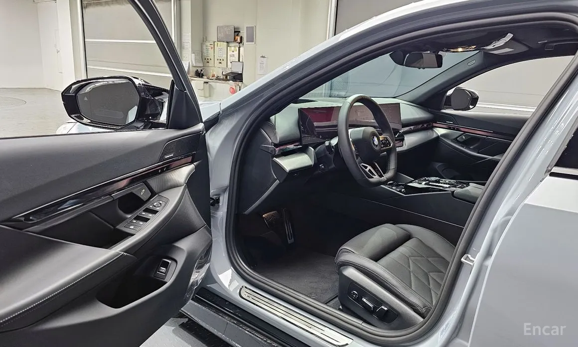 BMW 5 Series 2023 520i M Sport