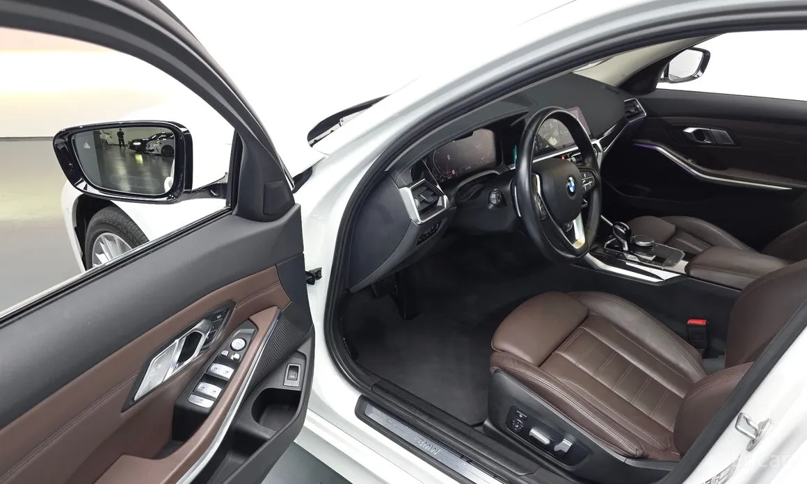 BMW 3 Series 2019 320i Luxury