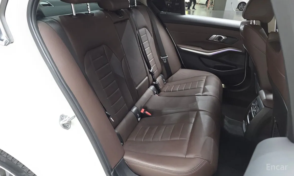 BMW 3 Series 2019 320i Luxury