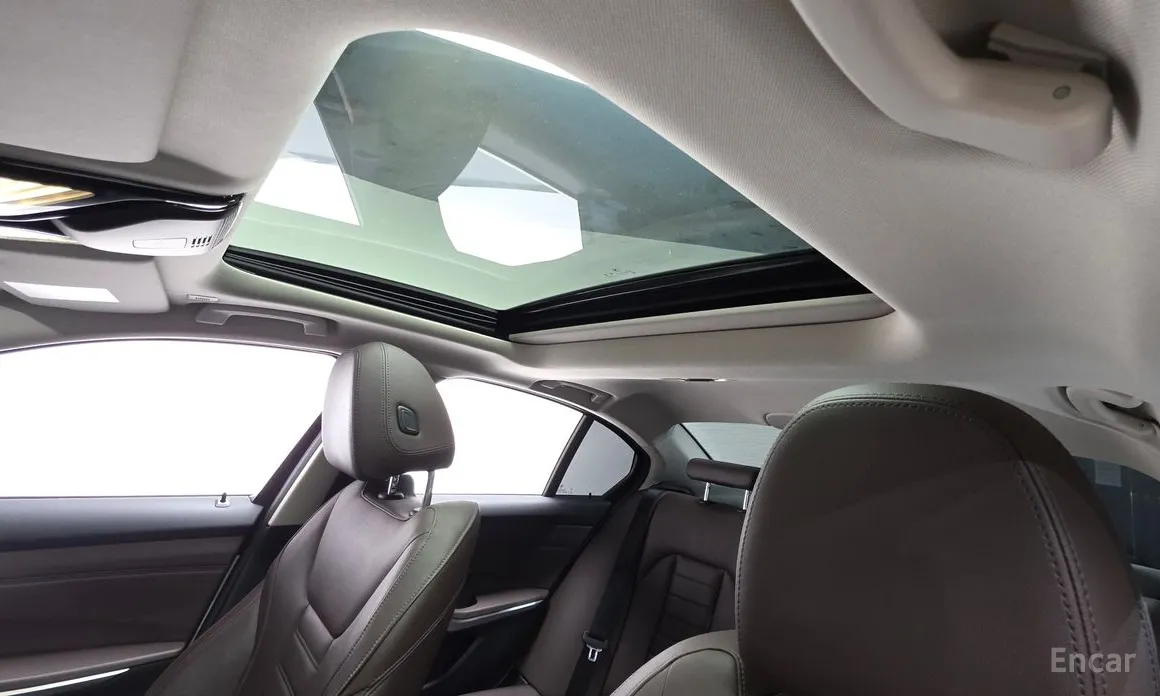 BMW 3 Series 2019 320i Luxury