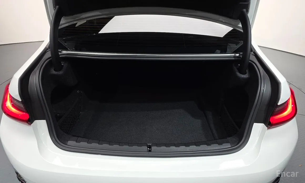 BMW 3 Series 2019 320i Luxury