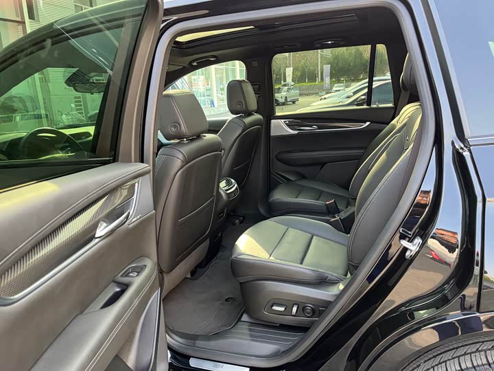 Cadillac XT6 2025 2025款 2.0T 六座四驱尊贵行政黑标版