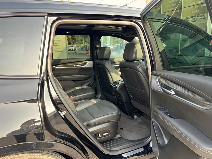Cadillac XT6 2025 2025款 2.0T 六座四驱尊贵行政黑标版