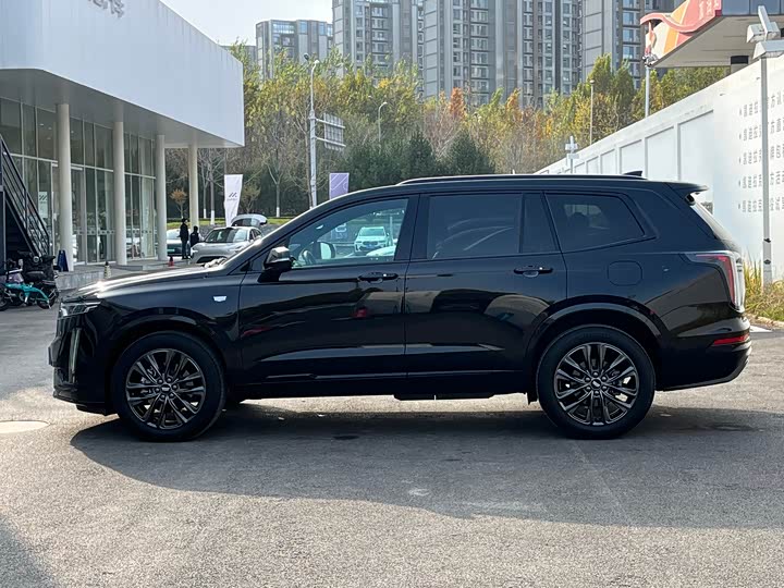 Cadillac XT6 2025 2025款 2.0T 六座四驱尊贵行政黑标版