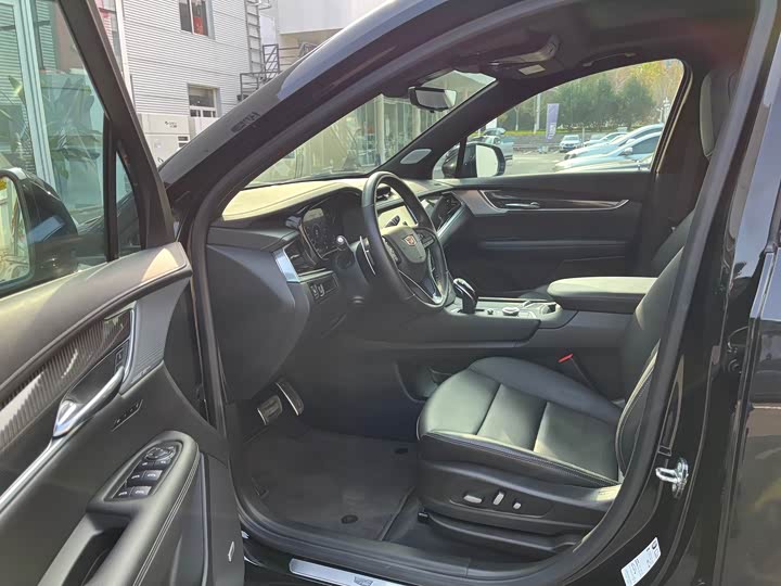 Cadillac XT6 2025 2025款 2.0T 六座四驱尊贵行政黑标版
