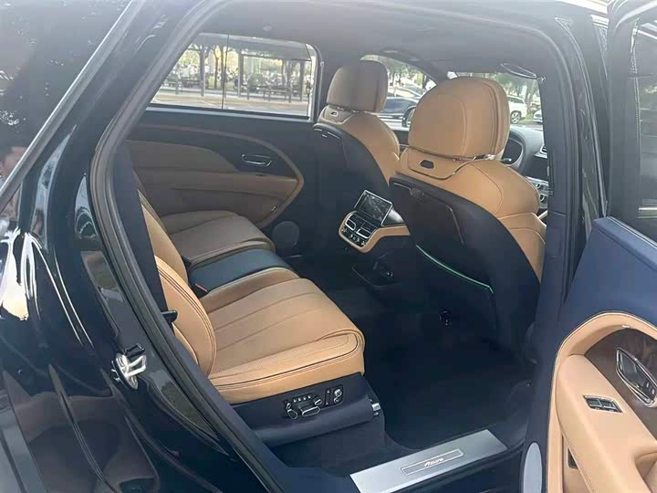 Bentley Bentayga 2024 2024款 4.0T V8 长轴距雅度版
