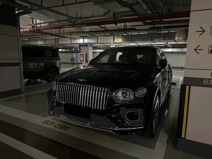 Bentley Bentayga 2024 2024款 4.0T V8 长轴距雅度版
