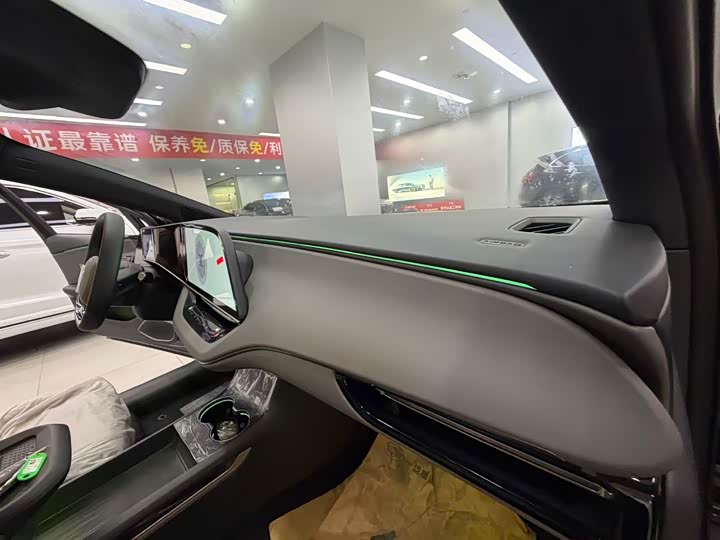 Hongqi EH7 2024 2024款 640 Pro+ 四驱版