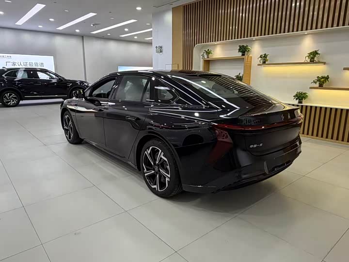 Hongqi EH7 2024 2024款 640 Pro+ 四驱版