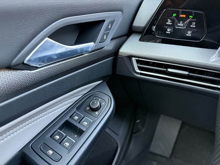 Volkswagen Golf 2025 2025款 改款二 300TSI R-Line