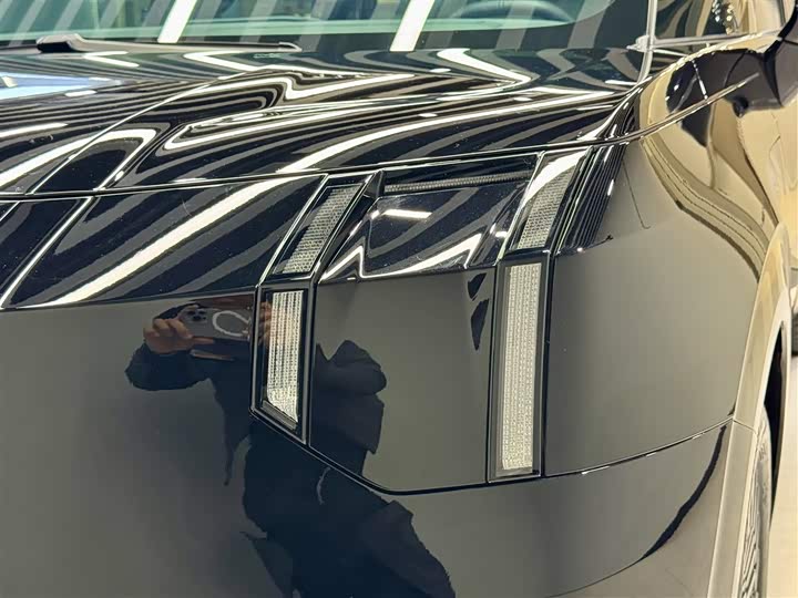 Zeekr 009 2024 2024款 七座过道版四驱 108kWh