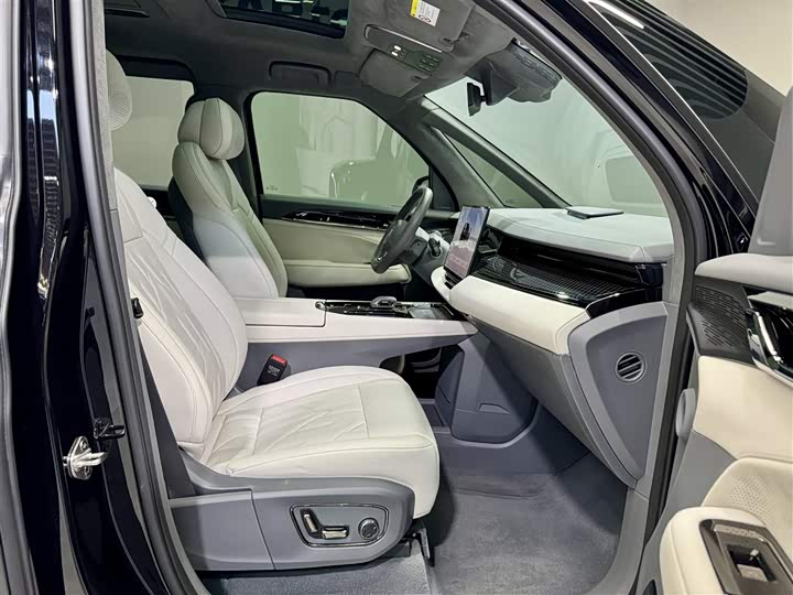 Zeekr 009 2024 2024款 七座过道版四驱 108kWh