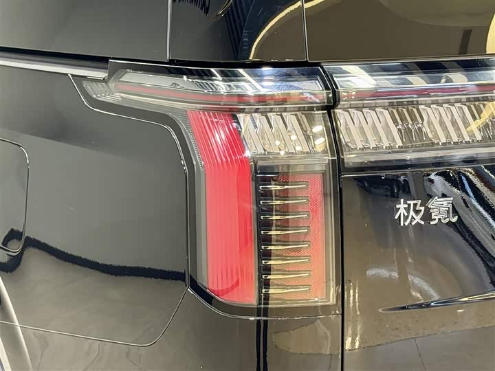 Zeekr 009 2024 2024款 七座过道版四驱 108kWh