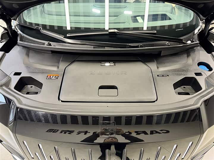Zeekr 009 2024 2024款 七座过道版四驱 108kWh
