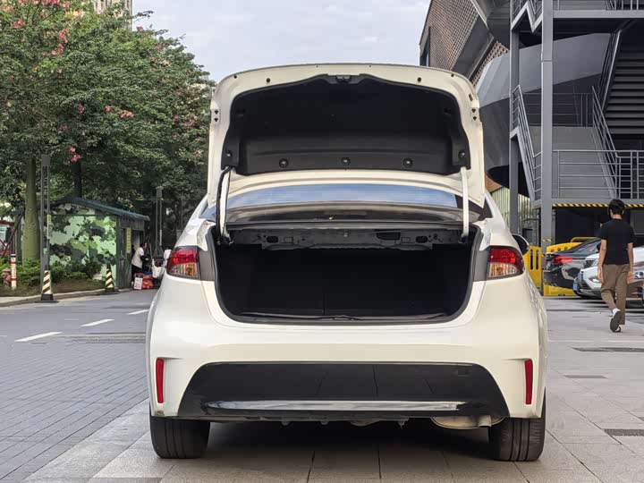 Toyota Levin 2024 2024款 智能电混双擎 1.8L 豪华版