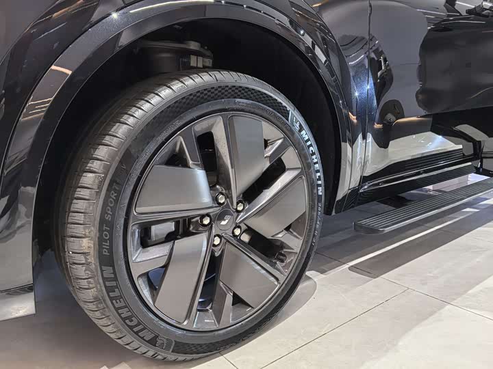 LiXiang L9 2025 2025款 Ultra 智能焕新版