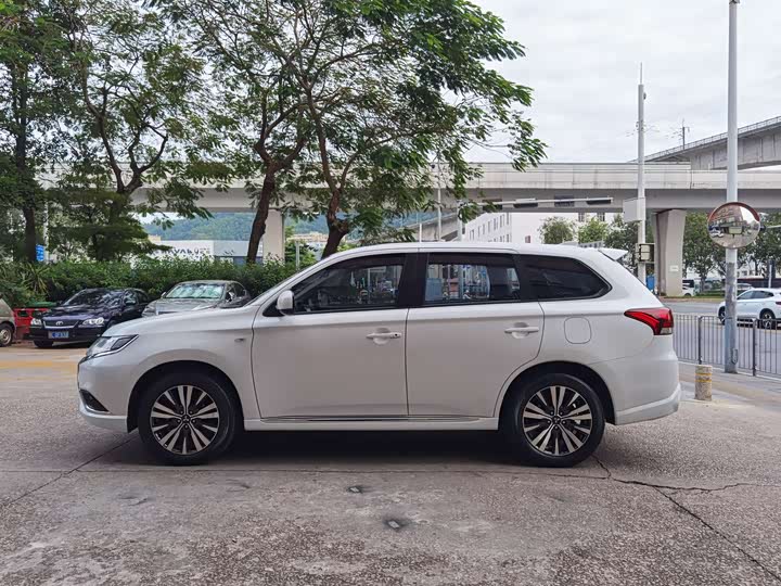 Mitsubishi Outlander 2021 2021款 2.0L 两驱畅行版 5座